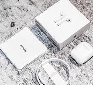 全新現貨Apple Airpods 2  + 無線充電盒無線耳機 / Siri兼容 / 24小時電池壽命 /