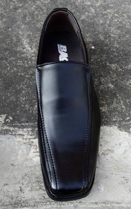 Baoji รองเท้าหนังทรงคัชชู หัวแหลม รุ่นBJ 3385 สีดำ ไซส์ 39-45