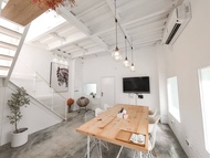住宿 1-3人/Room2-二樓陽台房/高雄光榮碼頭/曉白 -內巷的民宿/可包棟/交通方便飲食簡容易🏠 台灣地區