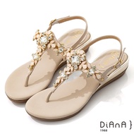 DIANA 3.7cm 質感羊紋超纖X水鑽花朵寶石楔型T字夾腳涼鞋-異國風情-裸粉