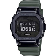 【CASIO 卡西歐】G-SHOCK 超人氣軍事迷彩手錶-軍綠(GM-5600B-3)