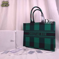 พร้อมส่ง กระเป๋าแฟชั่น เป็นแฟชั่นที่นิยมกันอย่างแพร่หลาย แบรนด์ DR Di ออor ลายขนาด 16นิ้ว กระเป๋าสะพาย กระเป๋าสะพายข้าง กระเป๋าถือ กระเป๋าเดินทาง กระเป๋าสตางค์ กระเป๋าเป้ กระเป๋าคาดอก กระเป๋าผู้หญิง กระเป๋าแบรนเนม กระเป๋าหนัง กระเป๋าใบเล็ก กระเป๋าพกพา