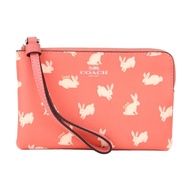 COACH PVC 兔兔印花手拿包(珊瑚粉)