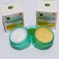Garnier Pemutih wajah krim siang dan malam susun