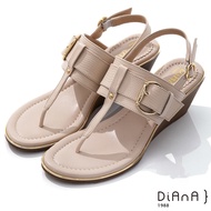 DIANA 5.5cm 壓紋牛皮鉚釘釦飾T字楔型夾腳涼鞋-異國風情-米