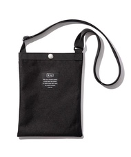 日本 Kiu Sacoche mini bag 防水 斜揹 單肩包 斜孭袋 黑色小袋~男女均可