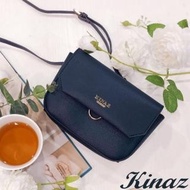 【KINAZ】掀蓋雙層手拿斜背馬鞍包-城市輕旅系列