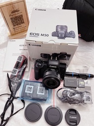 Canon Eos M50 สีดำ ครบกล่อง สภาพกล้องโดยรวมยังสวยดี การใช้งานกล้องได้ดีปกติ100% ขายดีมาก ราคาถูกมาก รุ่นฮิตขายดี! ใช้งานง่าย พร้อมส่ง มีอุปกรณ์ครบพร้อมใช้งาน สินค้าถ่ายจากของจริง มีอุปกรณ์ของแถมตามภาพ มีประกันหลังการขายทุกเครื่อง สินค้ามือสอง💝📷💝