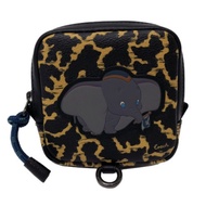 COACH X DISNEY限量聯名小飛象AirPods mini腰包(小飛象/豹紋)