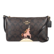 COACH 經典滿版C LOGO獨角獸圖案斜背包-深咖/黑