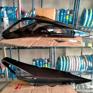 Box samping kiri SUPRA X 125 ORI HONDA wrn hitam (64420-KTM-850FMB)