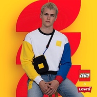 Levis X LEGO 男款 重磅大學T 寬鬆休閒版型 樂高積木通用軟墊 附限定版積木 樂高色塊拼接