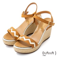 DIANA 9cm質感牛皮民族風圖騰草編楔型一字涼鞋-異國風情-焦糖棕