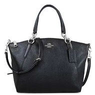 COACH 銀馬車Logo鵝卵石紋皮革KELSEY中水餃兩用包(中-黑色)