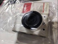 二手 NIKON J1 10MM 鏡頭 單眼相機 缺鏡頭蓋 充電器 含電池 螢幕如圖 左右有淡黑 沒摔過