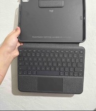 Logitech Air 5 10.91 Folio. touch 鍵盤 全新有盒 適合ipad Air 4 Air 5 10.9寸磁吸連接不 用插雷 (iPad唔係呢個型號，所以唔啱)