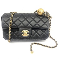 CHANEL 小羊皮菱格紋20CM口蓋包COCO金球系列(霧金扣)