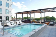 住宿 Luxurious 2BR/2BA Apt in Heart of Bustling Uptown 明尼阿波利斯, 美國