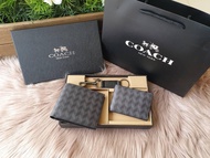 กระเป๋าสตางค์Coach ใบสั้นมาพร้อมกระเป๋าบัตร และพวงกุญแจแบรนด์ แบรนด์แท้ งานoutlet