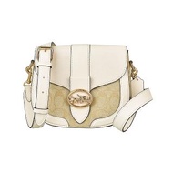 【COACH】COACH GEORGIE SADDLE金色馬車LOGO馬鞍造型牛皮拼接印花PVC釦式斜背包(白x卡其)