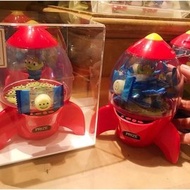 《朋友禮品》日本 東京迪士尼樂園 玩具總動員 三眼怪 火箭筒 火箭糖果罐 置物罐 收納罐 收納盒 糖果盒