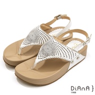 DIANA 4.5cm質感軟牛皮圖騰沖孔厚底夾腳涼鞋-夏日風情-米白