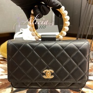 CHANEL 21A Lambskin Quilted Pearl Crown Clutch With Chain Black Pearl CC Handle Coin Purse with Chain AP2272 Pre-ขาย