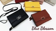 กระเป๋าแบรนด์แท้ blue blossom ทรงฝาพับขนาด8 สูง6.5 สินค้าตามภาพพร้อมส่ง