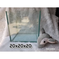 aquarium ikan hias dan wadah ikan ukuran 20x20x20