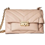 【Michael Kors】專櫃款cece粉色箭型皮革壓紋中款鏈袋斜背包