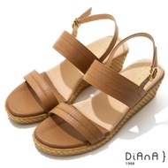 DIANA 5cm 質感牛皮一字帶環踝草編楔型涼鞋-咖啡糖