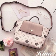 【KINAZ】老花LOGO手提斜背蝙蝠包-自信粉紅-維多利亞系列