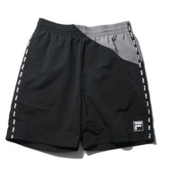 【FILA】運動褲 短褲 黑灰 拼接 側邊串標 休閒 男(1SHV1443BK)