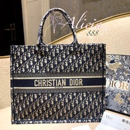 Dior BOOK TOTE  กระเป๋าโท้ท Montaigne สีน้ำเงินเข้ม กระเป๋าถือ กระเป๋าช้อปปิ้ง