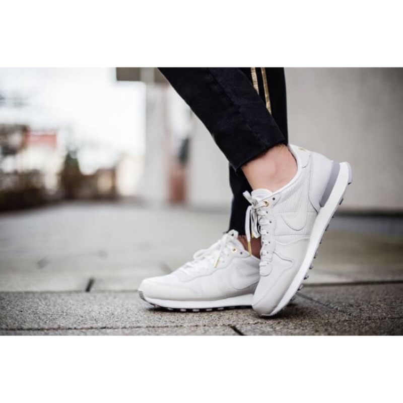 nike premium internationalist