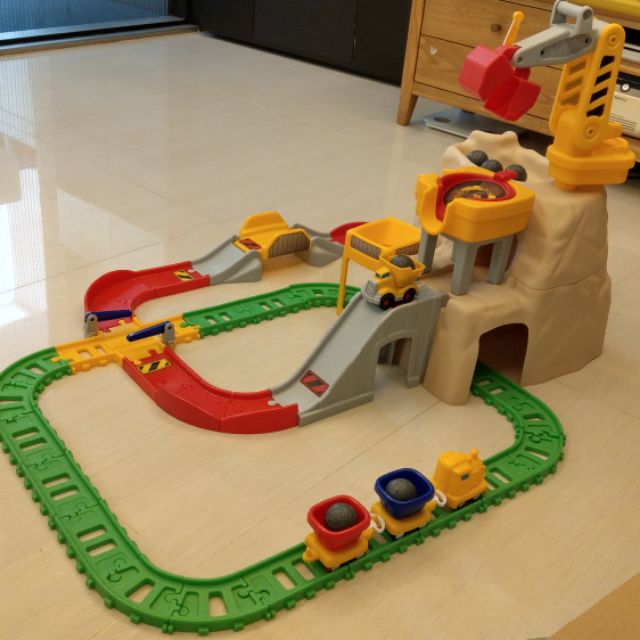 little tikes train and road track