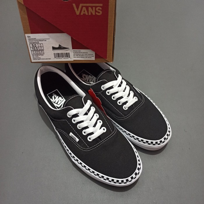 vans era foxing
