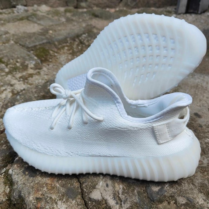 white yeezy boosts