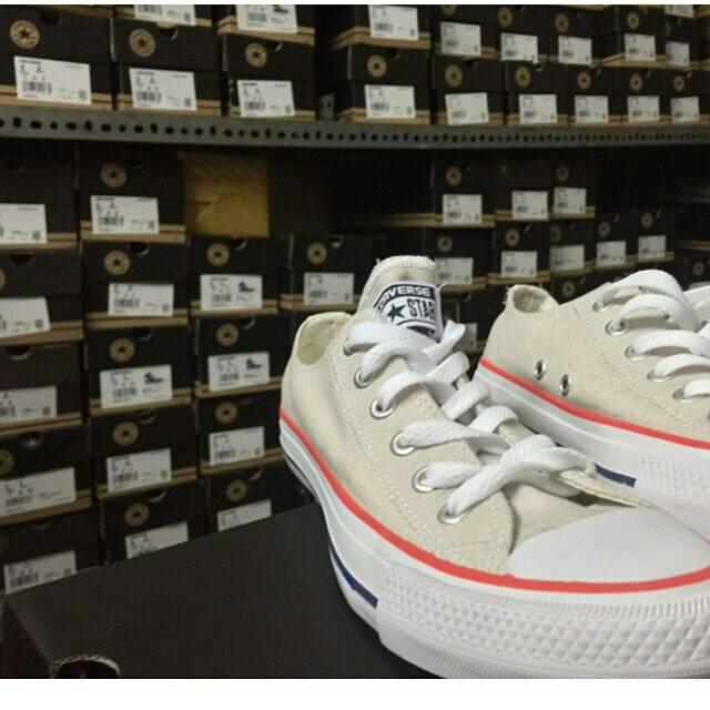 low top converse cream