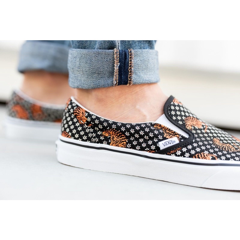 vans slip on batik