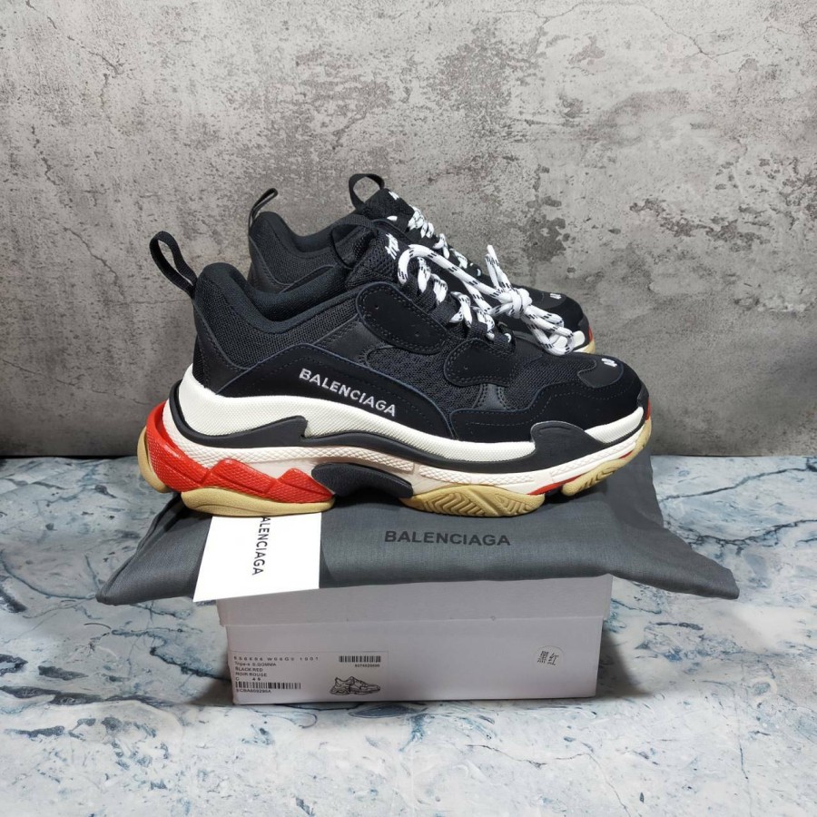 balenciaga triple s gold