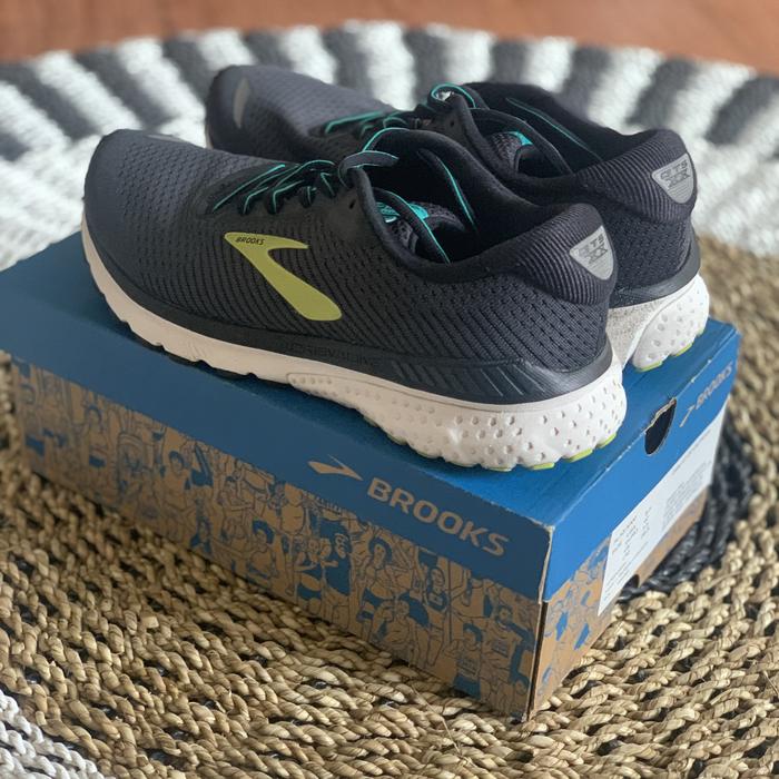 brooks mens 10