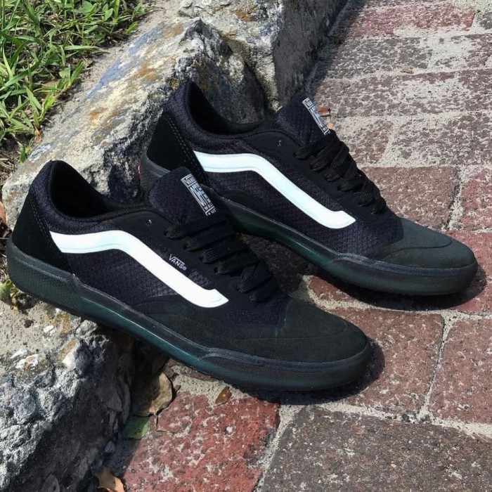 vans ave pro black and white