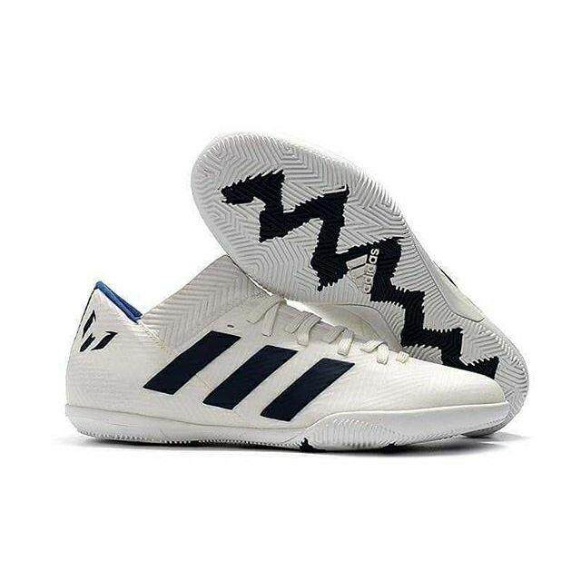 Adidas Football Shoes Nemeziz ราคาถูกที่สุด 