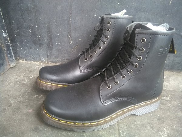 dr martens 8 hole