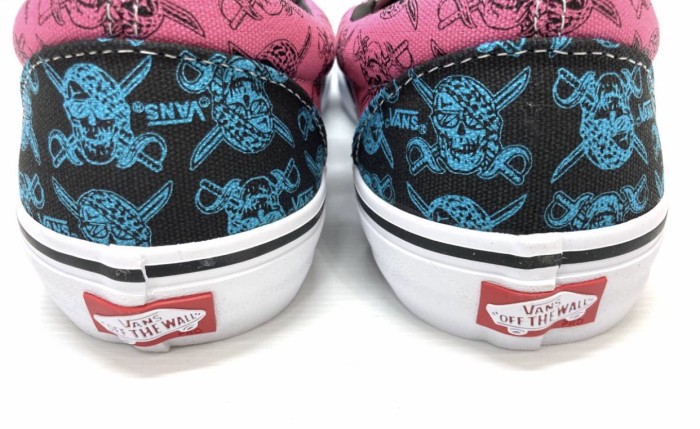 black skull vans