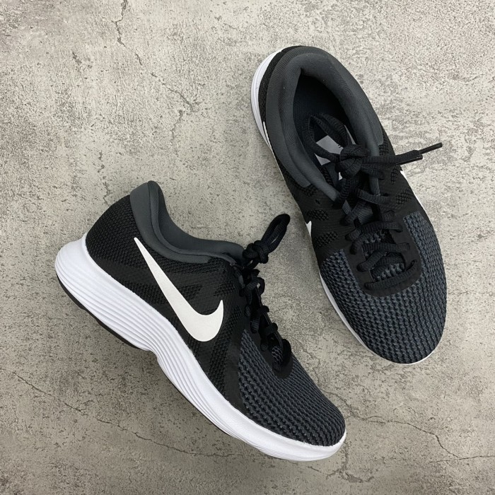 wmns nike revolution 4