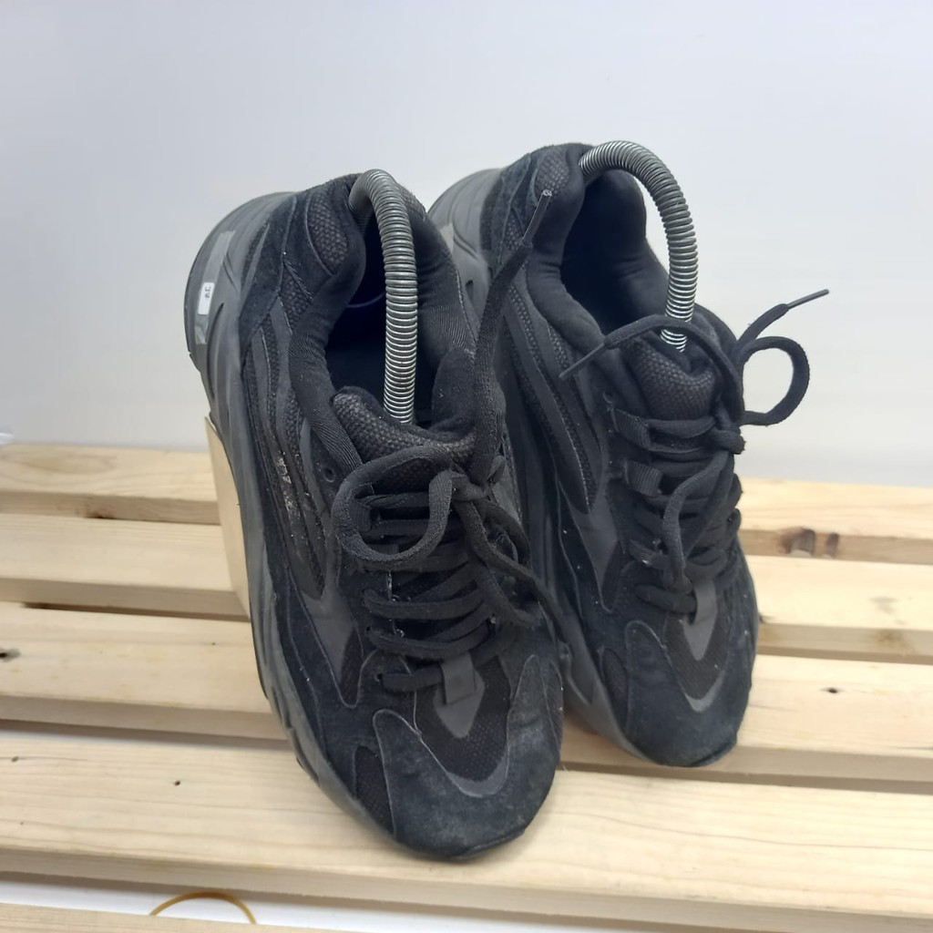 yeezy boost 700 v1 black